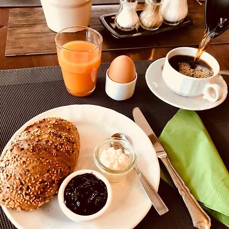 Hotel & Weinhaus Zum Schwarzen Baeren Кобленц Екстериор снимка