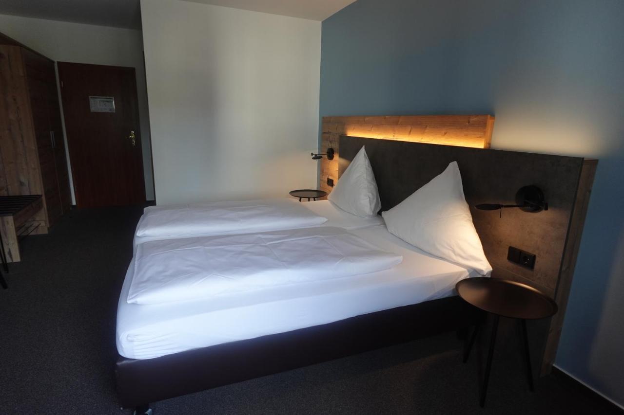 Hotel & Weinhaus Zum Schwarzen Baeren Кобленц Екстериор снимка