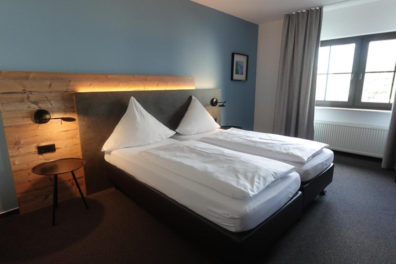 Hotel & Weinhaus Zum Schwarzen Baeren Кобленц Екстериор снимка