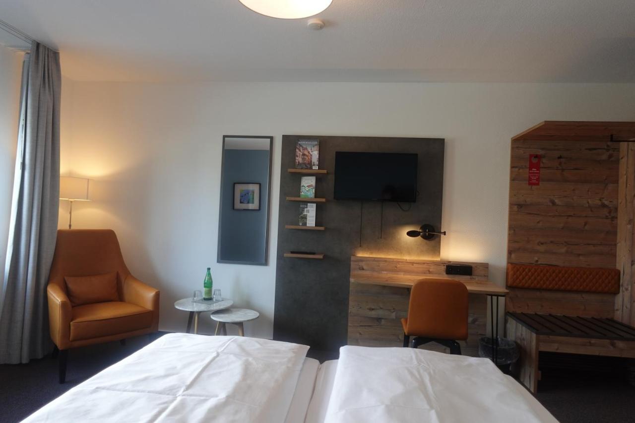 Hotel & Weinhaus Zum Schwarzen Baeren Кобленц Екстериор снимка